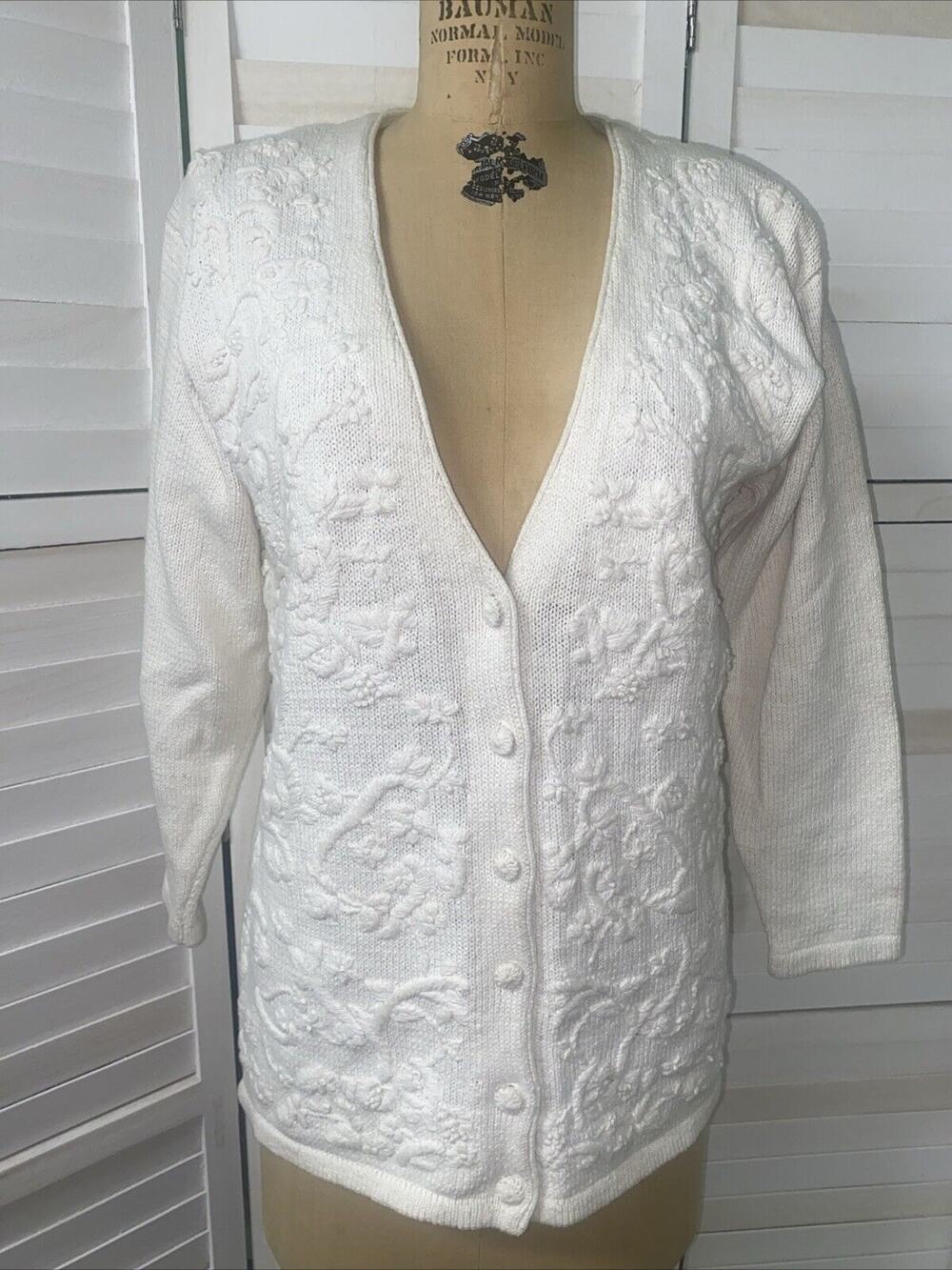 Vtg Huntington Ridge 80’s Women's Cardigan Cream Sweater Embroidered Sz Medium